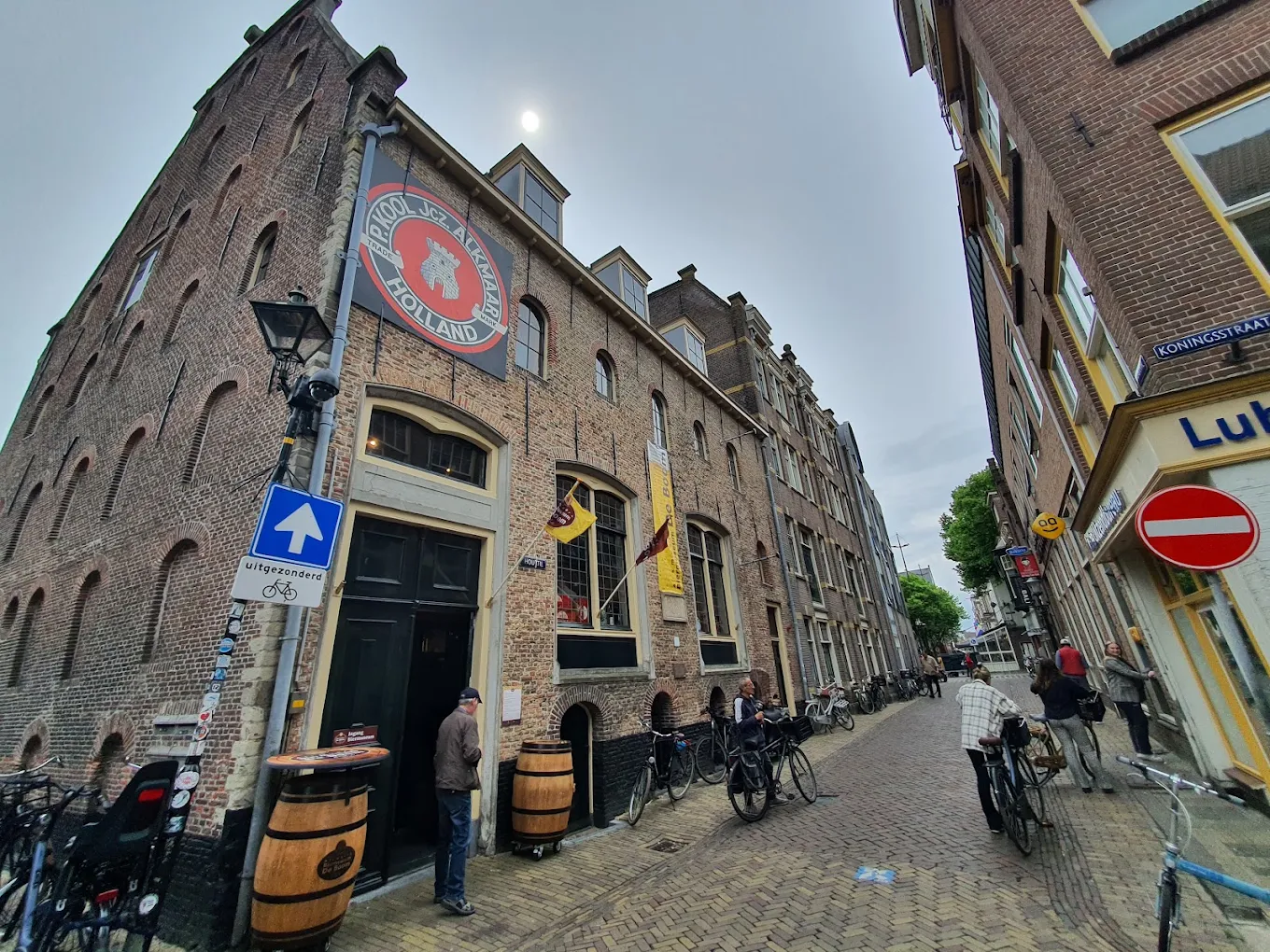 Historisches Backsteingebäude des Biermuseum De Boom in Alkmaar